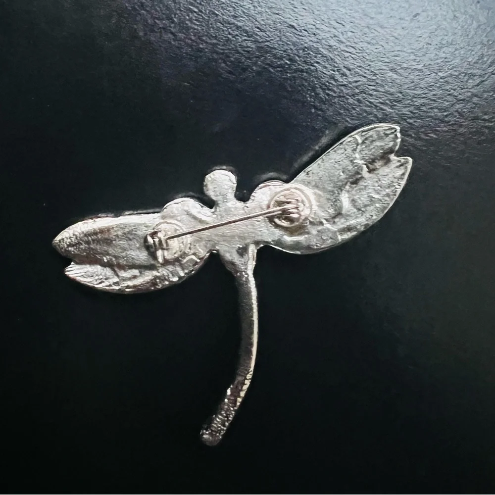 N/A dragonfly brooch